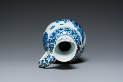 Verseuse en porcelaine de Japon en bleu et blanc, Edo, 17&egrave;me