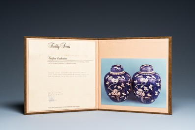 Paire de pots couverts en porcelaine de Chine en bleu et blanc, 19&egrave;me