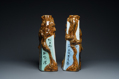 Twee Chinese decoratieve faux-bois ornamenten, '1200 Jaar Jingdezhen', gedat. 2004