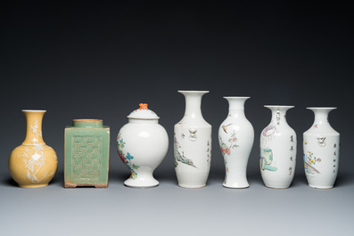 Een diverse collectie Chinees famille rose en monochroom porselein, 18/20e eeuw