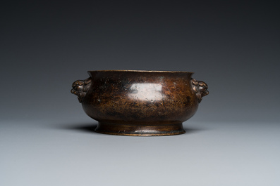 A Chinese bronze censer, Xuande mark, 18/19th C.