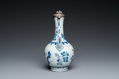 Een Chinese blauw-witte kan met zilveren montuur, Transitie periode