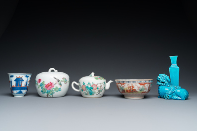 Een diverse collectie Chinees famille rose en monochroom porselein, 18/20e eeuw