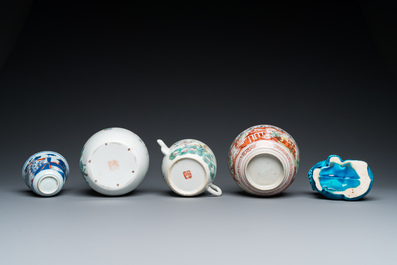 A varied collection of Chinese famille rose and monochrome wares, 18/20th C.