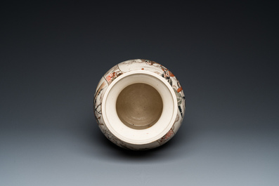 Vase en porcelaine Satsuma &agrave; d&eacute;cor de guerriers, lettr&eacute;s et musiciens, Japon, Meiji, 19&egrave;me