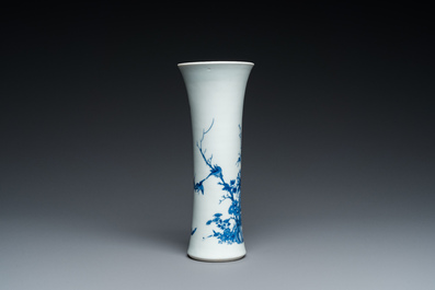 Vase en porcelaine de Chine en bleu et blanc, &eacute;poque Transition