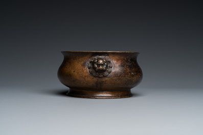 A Chinese bronze censer, Xuande mark, 18/19th C.