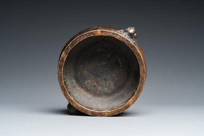 A Chinese bronze censer, Xuande mark, 18/19th C.