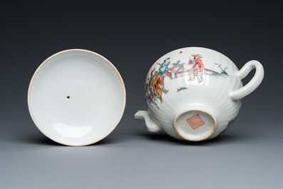 Th&eacute;i&egrave;re couverte en porcelaine de Chine famille rose figurant un &eacute;l&eacute;phant, marque et &eacute;poque de Tongzhi