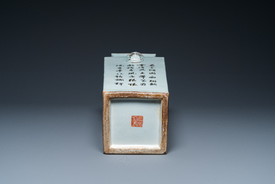 A square Chinese qianjiang cai vase, signed You Wanchun 游萬春, 19/20th C.