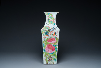 Vase de forme carr&eacute;e en porcelaine de Chine qianjiang cai, sign&eacute; You Wanchun 游萬春, 19/20&egrave;me