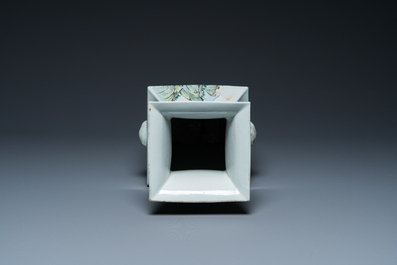 A square Chinese qianjiang cai vase, signed You Wanchun 游萬春, 19/20th C.