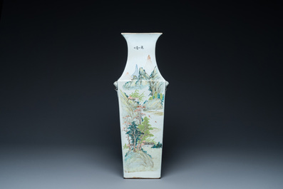 Vase de forme carr&eacute;e en porcelaine de Chine qianjiang cai, sign&eacute; You Wanchun 游萬春, 19/20&egrave;me