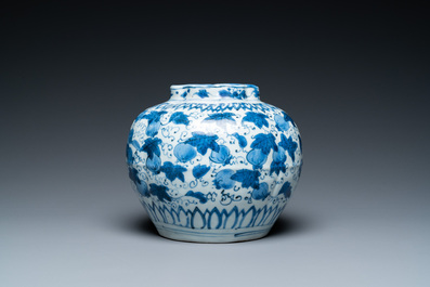 Vase en forme de citrouille en porcelaine de Chine en bleu et blanc, Jiajing/Wanli