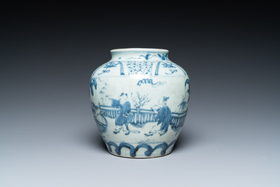 Vase en porcelaine de Chine en bleu et blanc &agrave; d&eacute;cor de joueurs de go, Chine du Sud, 17&egrave;me