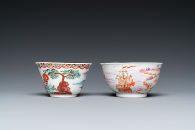 Une assiette et deux tasses et soucoupes en porcelaine de Chine famille rose pour l'exportation, Qianlong