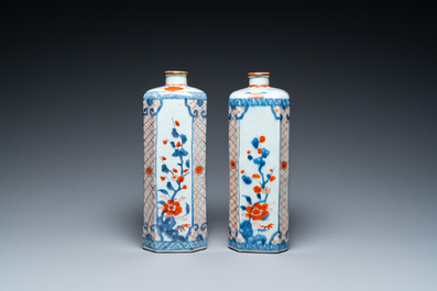 A pair of octagonal Chinese Imari-style flasks, Kangxi