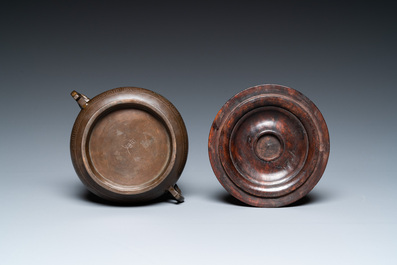 Br&ucirc;le-parfum en bronze incrust&eacute; d'argent au couvercle en bois, marque de Shi Shou 石叟, 19&egrave;me
