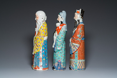 Trois figures de Dieux d'Etoiles en porcelaine de Chine famille rose, marque de Mao Ji Sheng Zao 茂記生造, 19/20&egrave;me