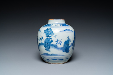 Een Chinese blauw-witte vaas, late Ming