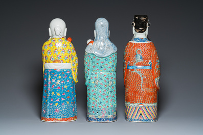 Trois figures de Dieux d'Etoiles en porcelaine de Chine famille rose, marque de Mao Ji Sheng Zao 茂記生造, 19/20&egrave;me