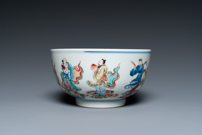 Bol en porcelaine de Chine famille verte &agrave; d&eacute;cor d'immortels, marque de Chenghua, 19/20&egrave;me