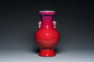 Vase de forme 'hu' en porcelaine de Chine &agrave; &eacute;mail flamb&eacute;, 19&egrave;me
