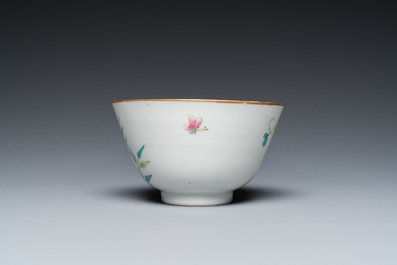 Bol en porcelaine de Chine famille rose &agrave; d&eacute;cor de poires de baumier, marque et &eacute;poque de Guangxu