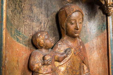 Grand retable en tryptique en bois polychrom&eacute; et dor&eacute; figurant Saint-Jean-Baptiste, la Vierge et Saint-Roch, Espagne, 1&egrave;re moiti&eacute; du 16&egrave;me