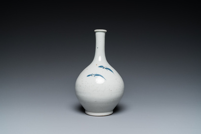 Three Japanese porcelain dishes and a vase, Edo, 17/19th C.