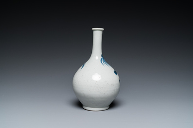 Trois plats et un vase en porcelaine de Japon, Edo, 17/19&egrave;me