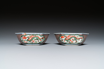 A pair of Japanese hexagonal 'dragon' bowls for the Chinese market, Xuande mark, Edo, 17th C.