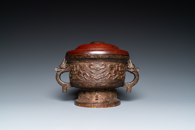 Br&ucirc;le-parfum archa&iuml;que en bronze au couvercle en bois post&eacute;rieur, Ming
