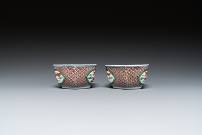 A pair of Japanese hexagonal 'dragon' bowls for the Chinese market, Xuande mark, Edo, 17th C.