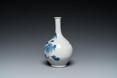 Drie schotels en een vaas in Japans porselein, Edo, 17/19e eeuw