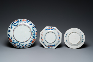 Three Japanese porcelain dishes and a vase, Edo, 17/19th C.