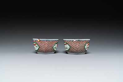 A pair of Japanese hexagonal 'dragon' bowls for the Chinese market, Xuande mark, Edo, 17th C.