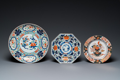 Three Japanese porcelain dishes and a vase, Edo, 17/19th C.