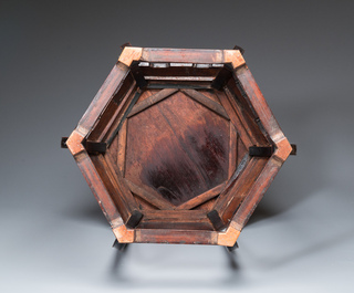 Table de forme hexagonale en bois sculpt&eacute;, Chine, Qing