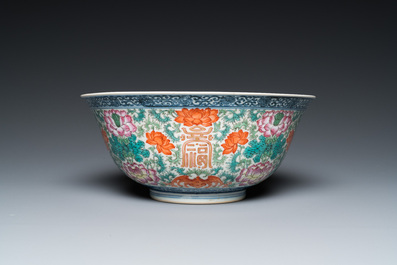 A Chinese famille rose 'Shou' bowl, Qianlong mark, 19th C.