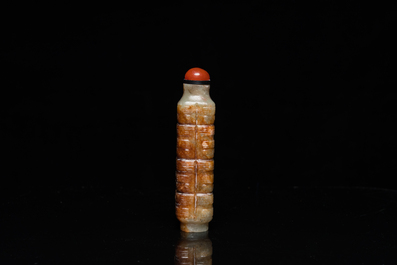Tabati&egrave;re de forme 'cong' en jade c&eacute;ladon tach&eacute; de rouille, Chine, probablement Qing