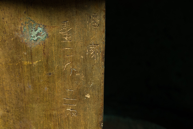 Importante lampe &agrave; huile en forme de figure agenouill&eacute;e en bronze dor&eacute;, Chine, d'apr&egrave;s un exemple de la Dynastie Han