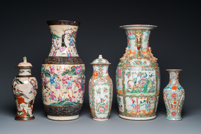 Eight Chinese Canton famille rose vases, two Nanking vases and two famille rose bowls, 19/20th C.