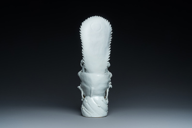 Sculpture de Guanyin sur tr&ocirc;ne de lotus en porcelaine blanc de Chine de Dehua, 19/20&egrave;me