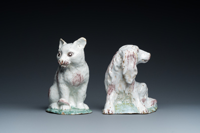 Un chat et un chien en fa&iuml;ence de Bruxelles, probablement atelier de Mombaers, 2&egrave;me moiti&eacute; du 18&egrave;me