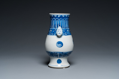 Een Chinese blauw-witte 'hu' vaas met yin en yang decor, Kangxi