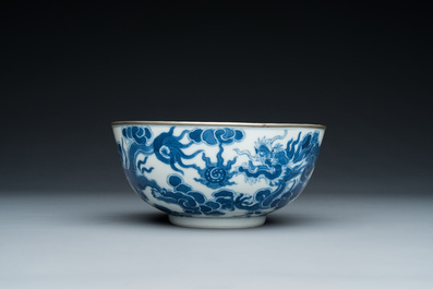 Bol en porcelaine de Chine 'Bleu de Hue' pour le Vietnam, marque Thiệu Trị  紹治年製, 19&egrave;me