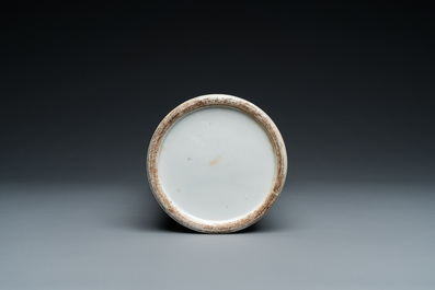 Porte-chapeau en porcelaine de Chine qianjiang cai, sign&eacute; Wang You Tang 汪友棠 et dat&eacute; 1904