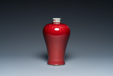Vase de forme 'meiping' en porcelaine de Chine &agrave; &eacute;mail dit 'fleur de p&ecirc;che', 19&egrave;me
