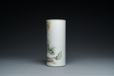 Porte-chapeau en porcelaine de Chine qianjiang cai, sign&eacute; Wang You Tang 汪友棠 et dat&eacute; 1904